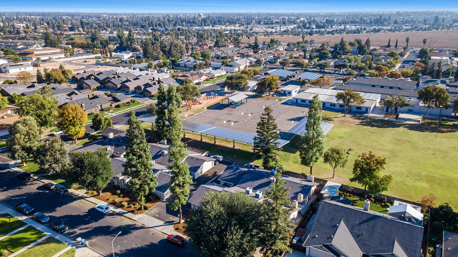 570 W Escalon Ave, Clovis, CA 93612