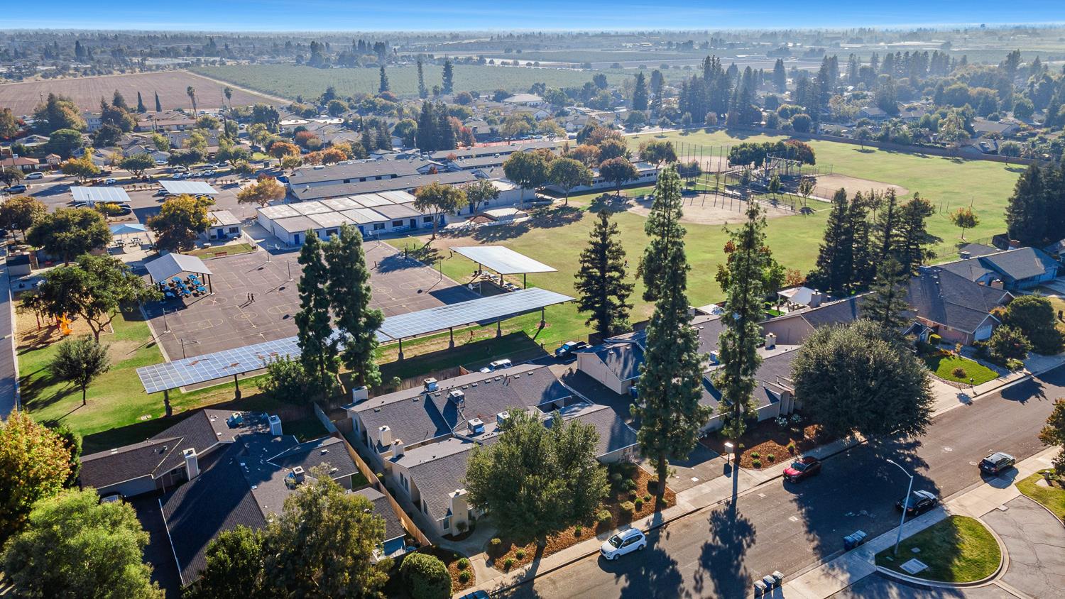 570 W Escalon Ave, Clovis, CA 93612