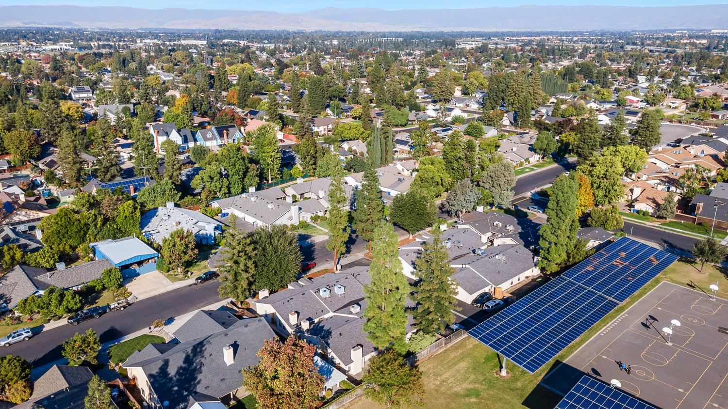 570 W Escalon Ave, Clovis, CA 93612