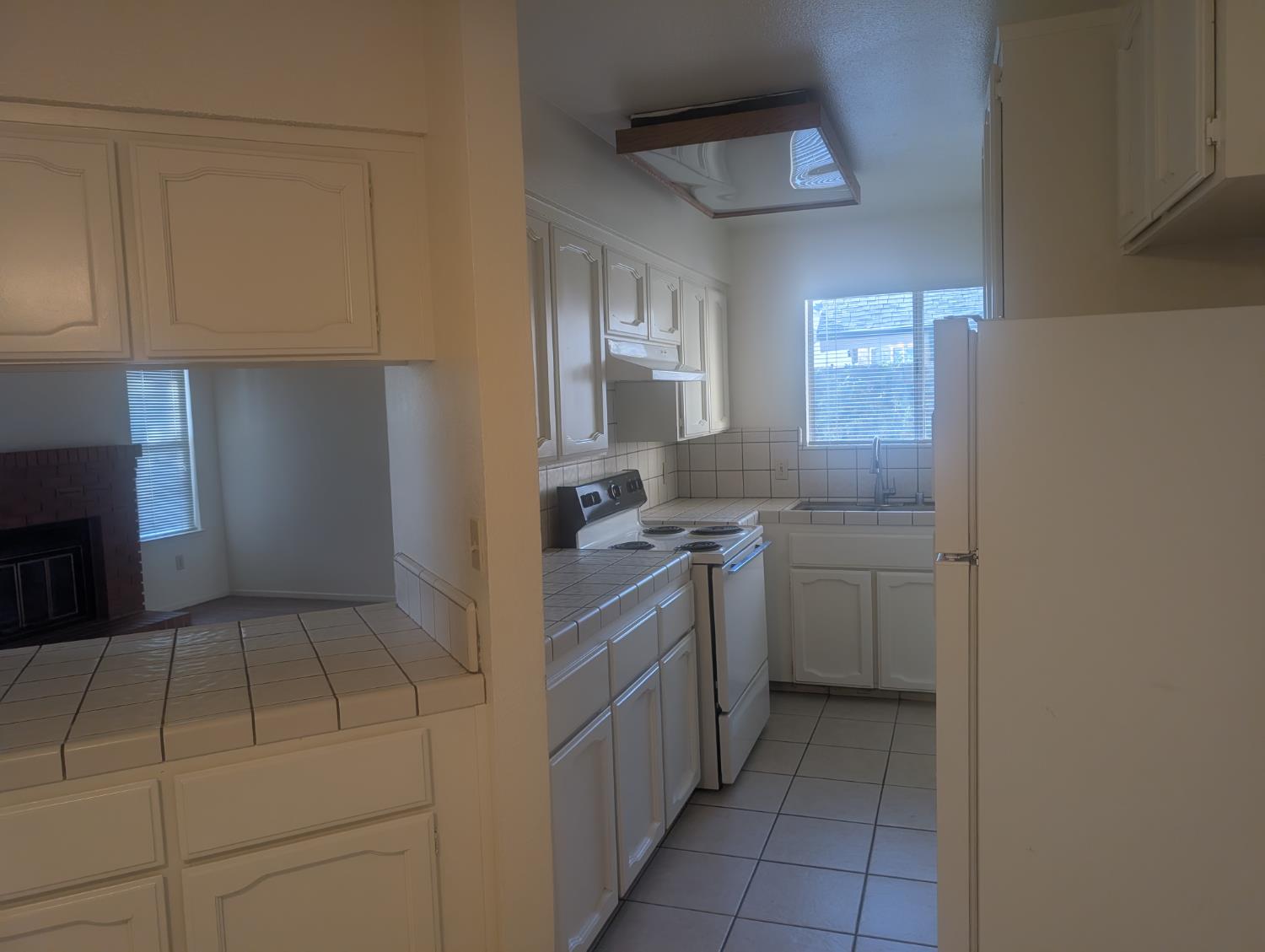 570 W Escalon Ave, Clovis, CA 93612