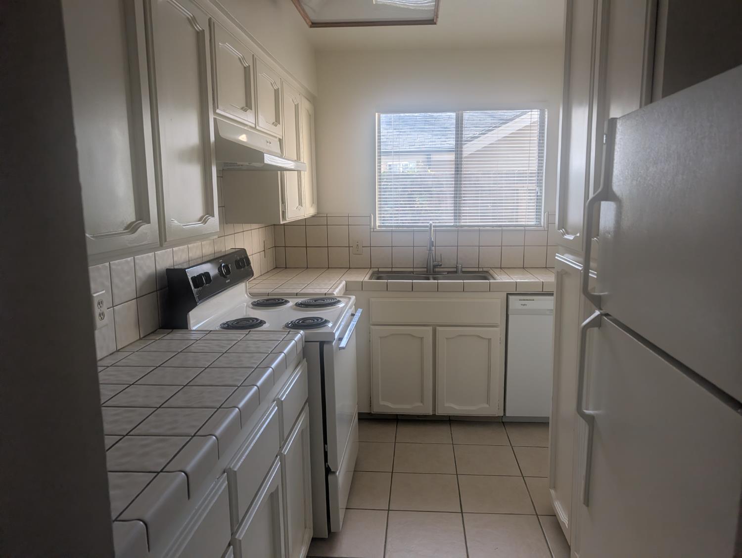 570 W Escalon Ave, Clovis, CA 93612