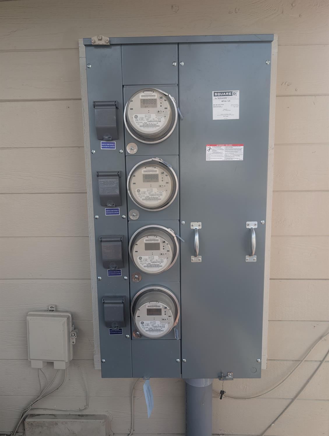 570 W Escalon Ave, Clovis, CA 93612