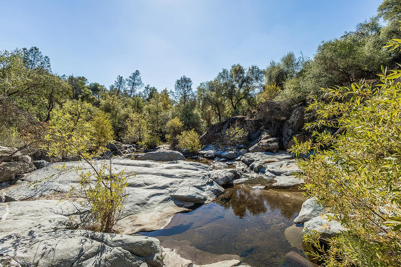 32035 Sycamore Rd, Tollhouse, CA 93667
