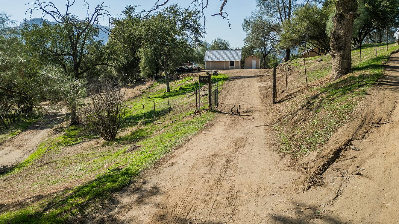 32035 Sycamore Rd, Tollhouse, CA 93667