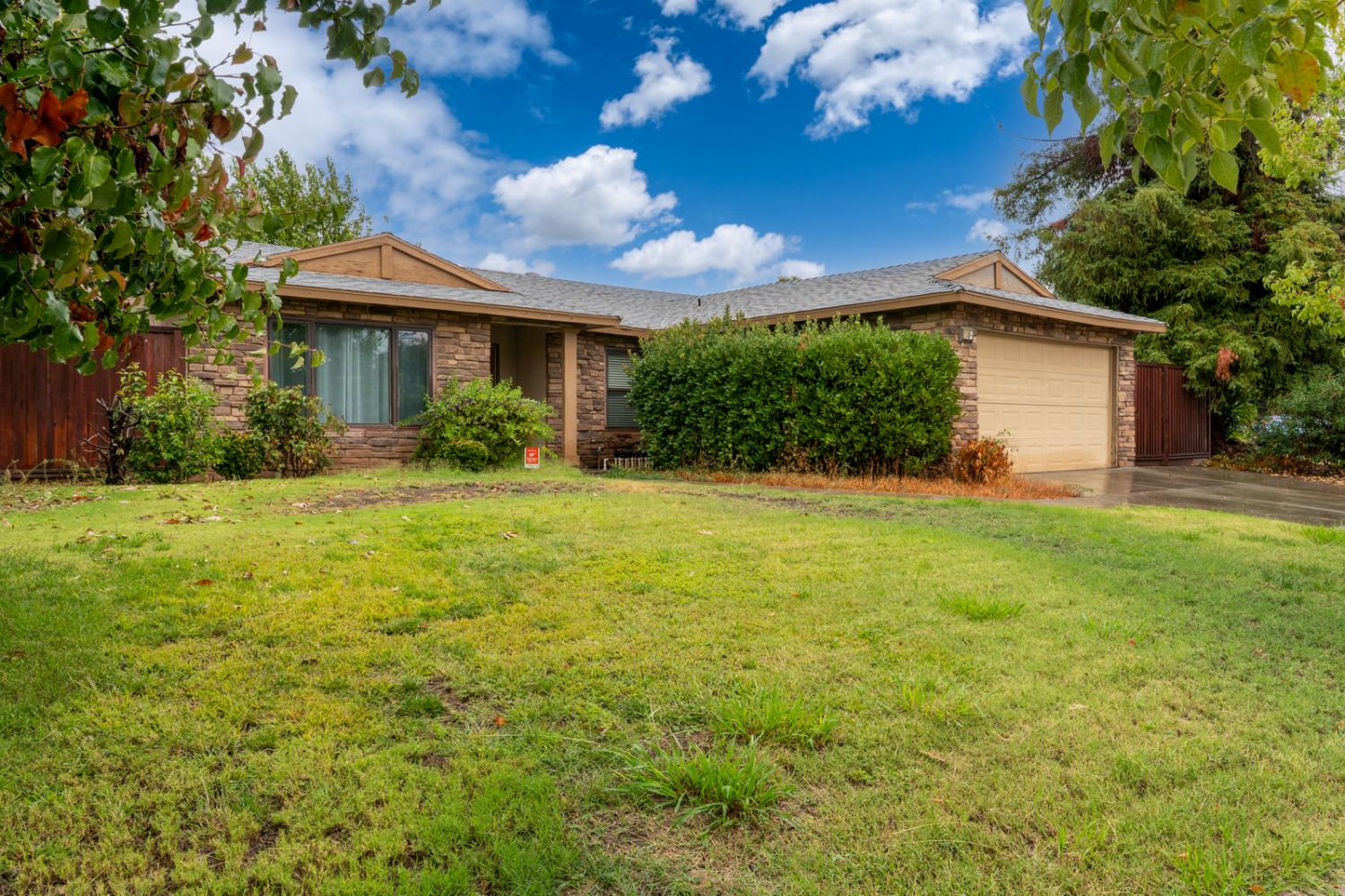 1188 W Pinedale Ave, Fresno, CA 93711