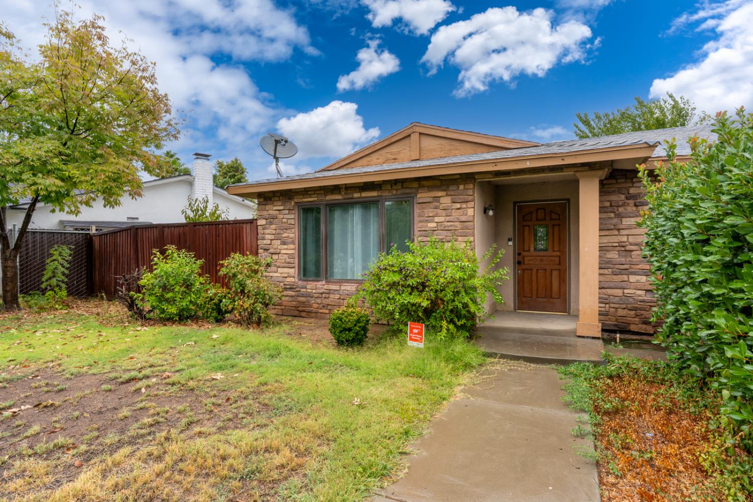 1188 W Pinedale Ave, Fresno, CA 93711