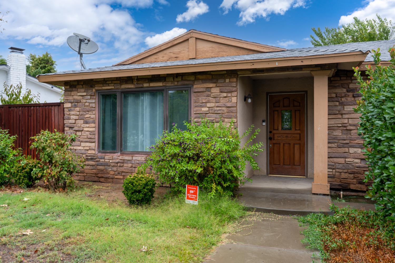 1188 W Pinedale Ave, Fresno, CA 93711