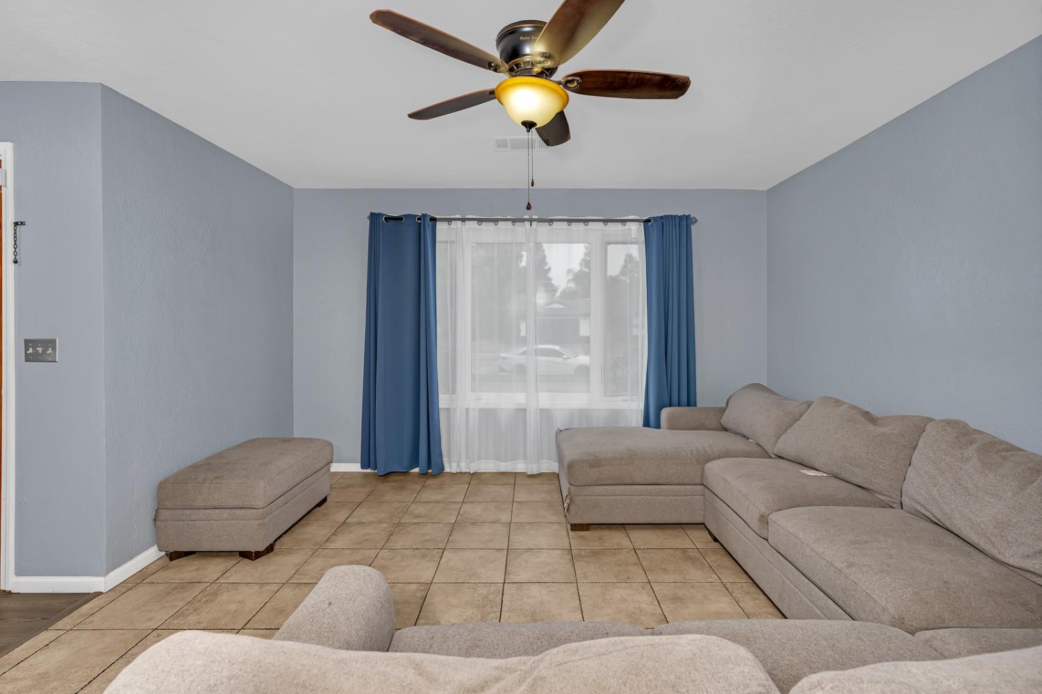 1188 W Pinedale Ave, Fresno, CA 93711