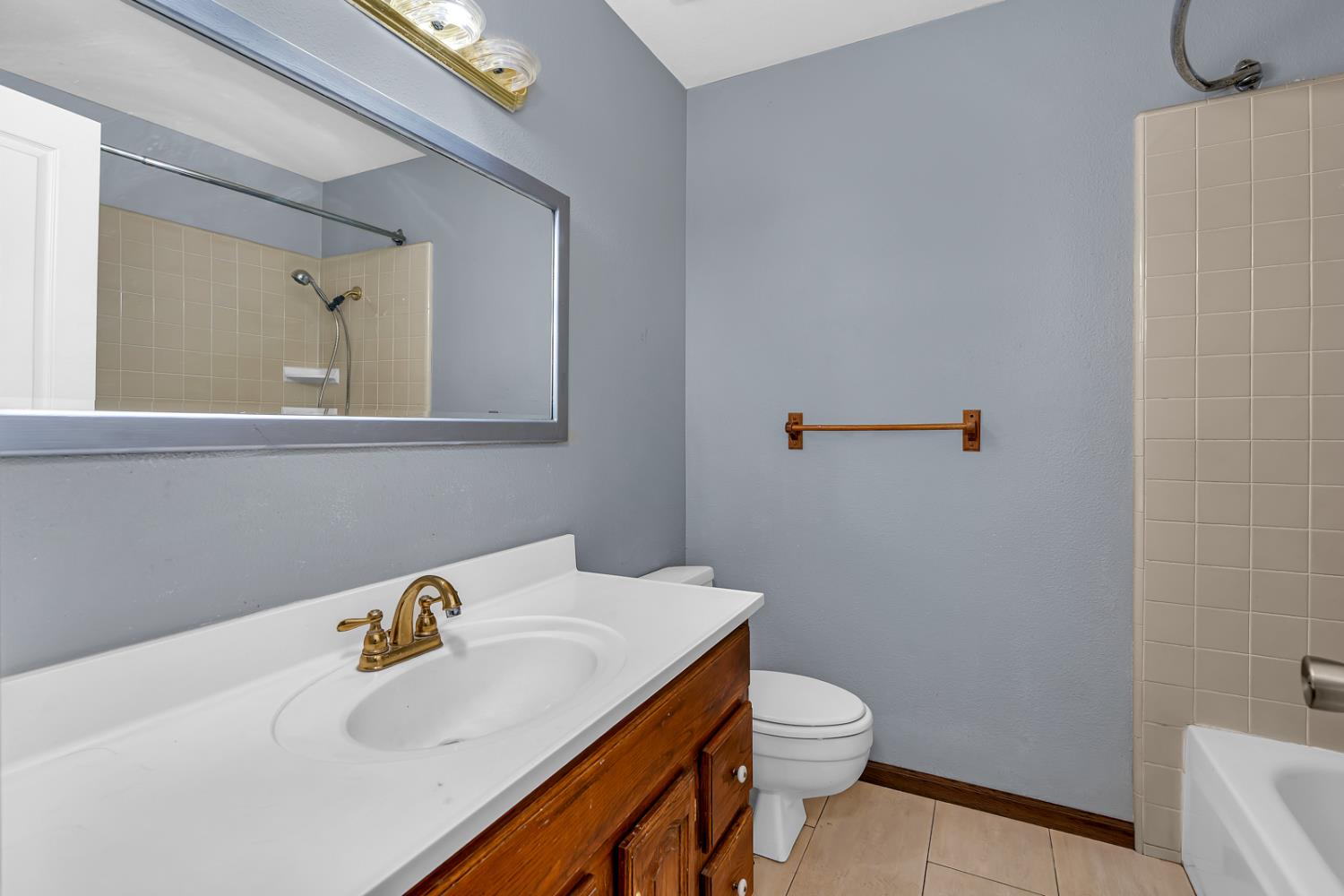 1188 W Pinedale Ave, Fresno, CA 93711