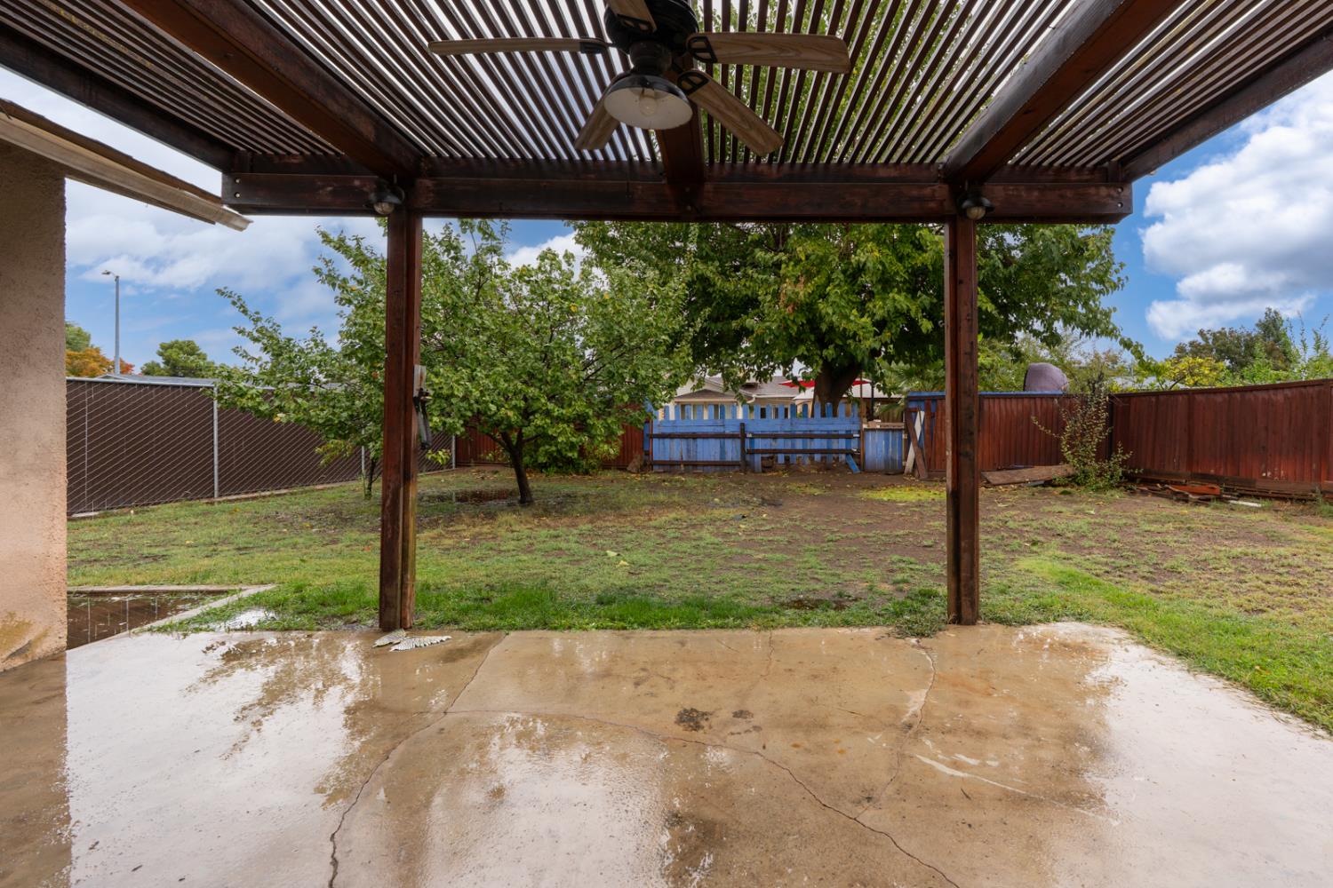 1188 W Pinedale Ave, Fresno, CA 93711