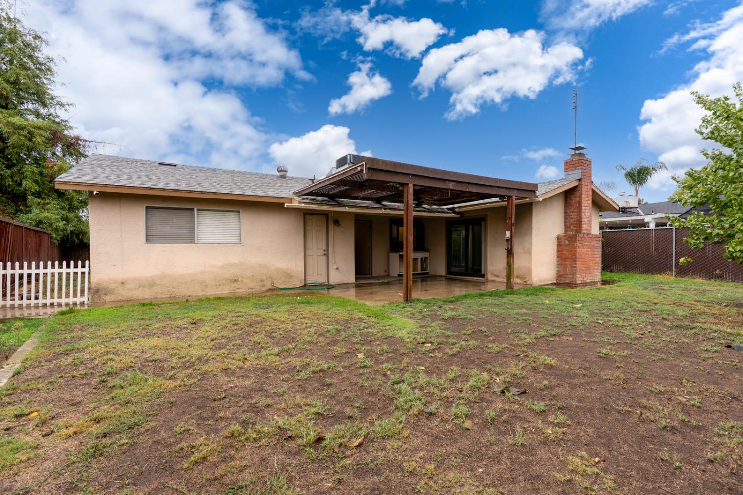 1188 W Pinedale Ave, Fresno, CA 93711