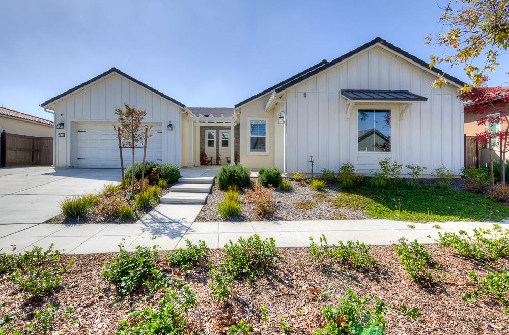 1048 Beaver Pond Loop, Madera, CA 93636