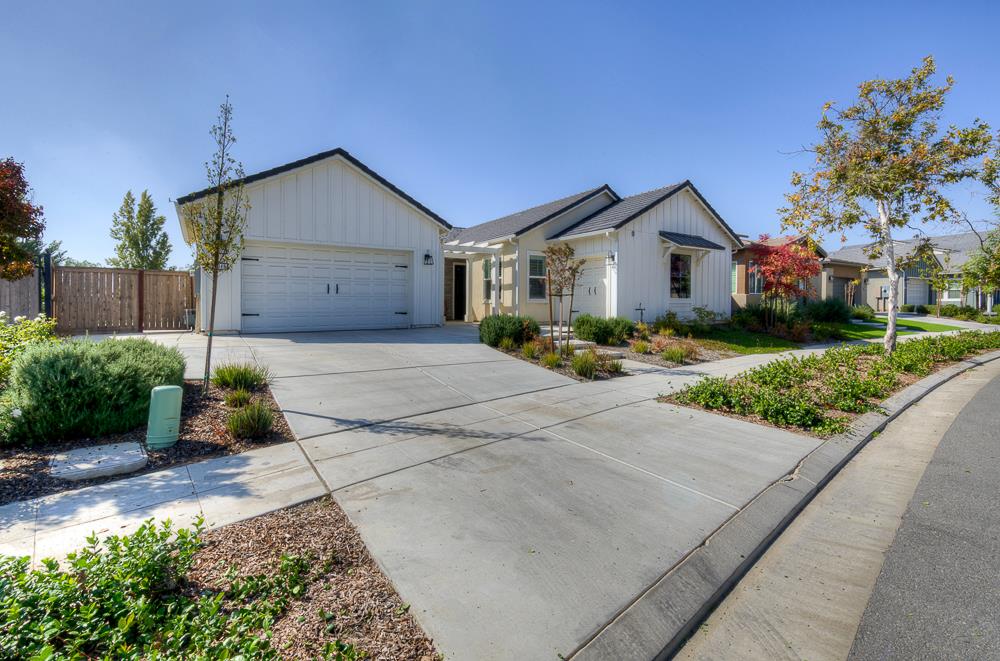 1048 Beaver Pond Loop, Madera, CA 93636