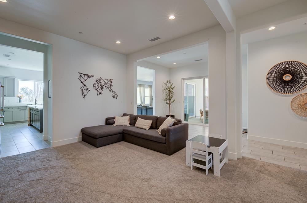 1048 Beaver Pond Loop, Madera, CA 93636