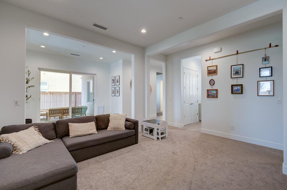 1048 Beaver Pond Loop, Madera, CA 93636