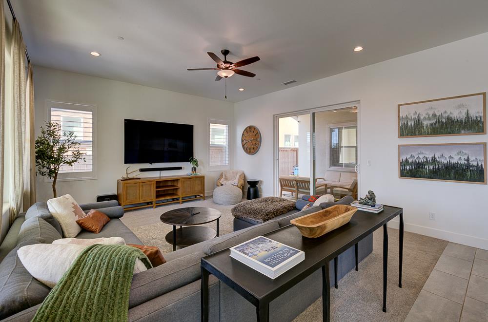 1048 Beaver Pond Loop, Madera, CA 93636