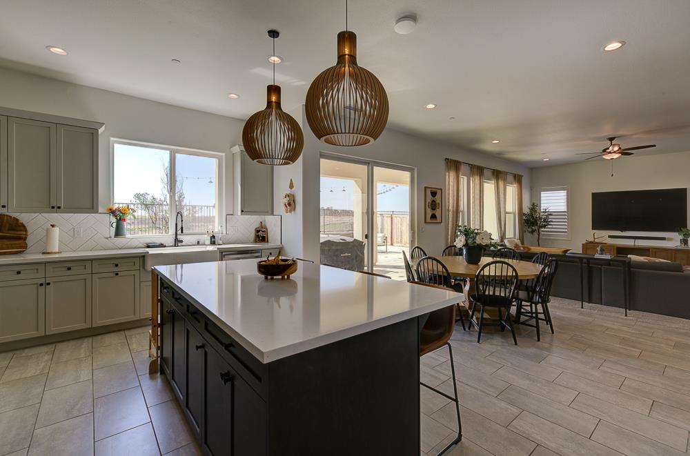 1048 Beaver Pond Loop, Madera, CA 93636