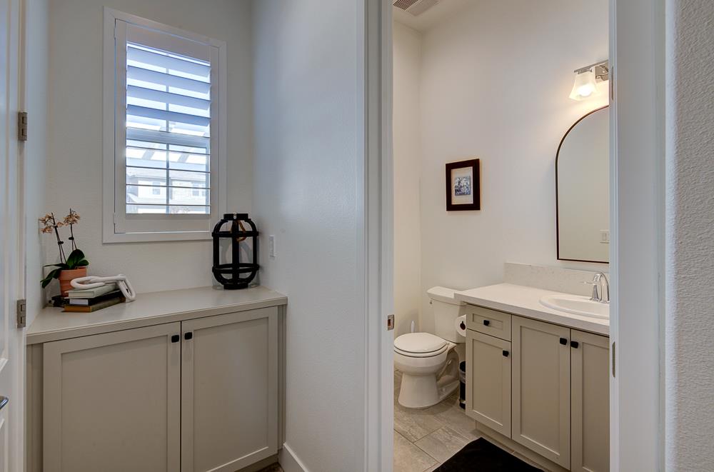 1048 Beaver Pond Loop, Madera, CA 93636