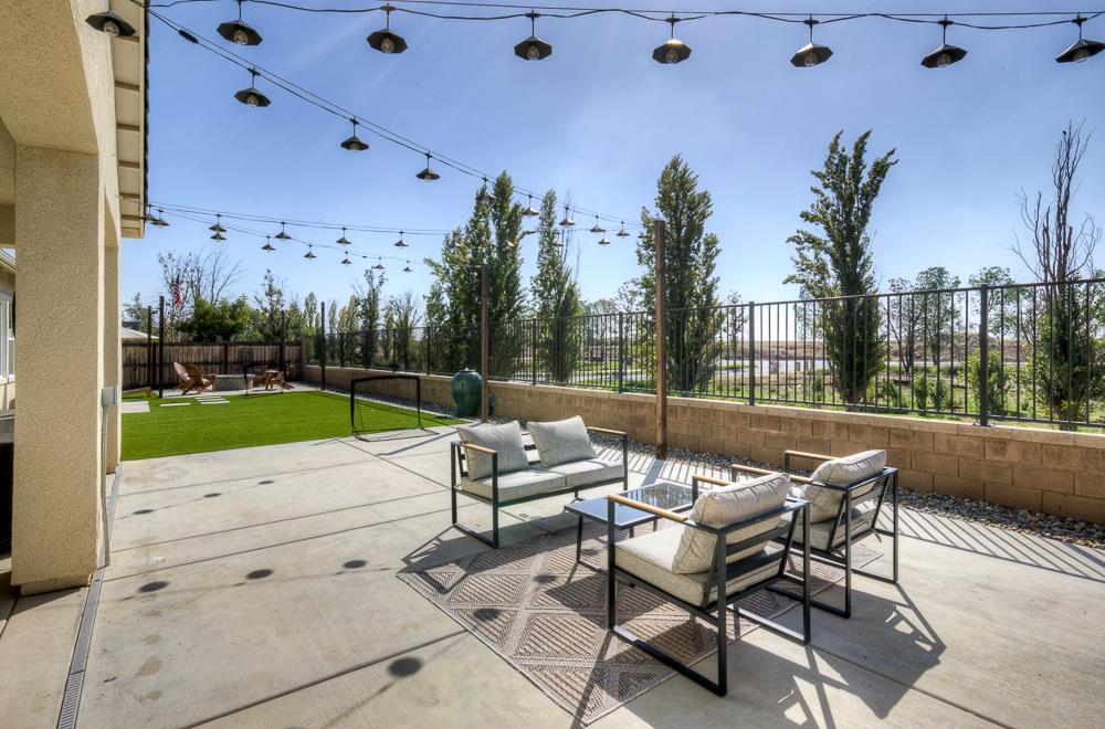1048 Beaver Pond Loop, Madera, CA 93636