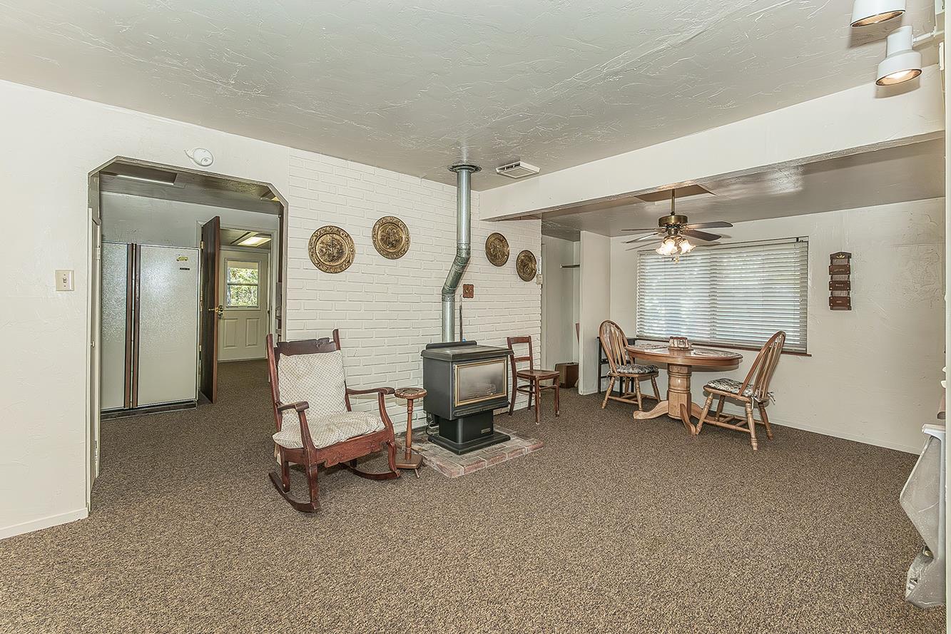 41894 Merriman Ln, Auberry, CA 93602