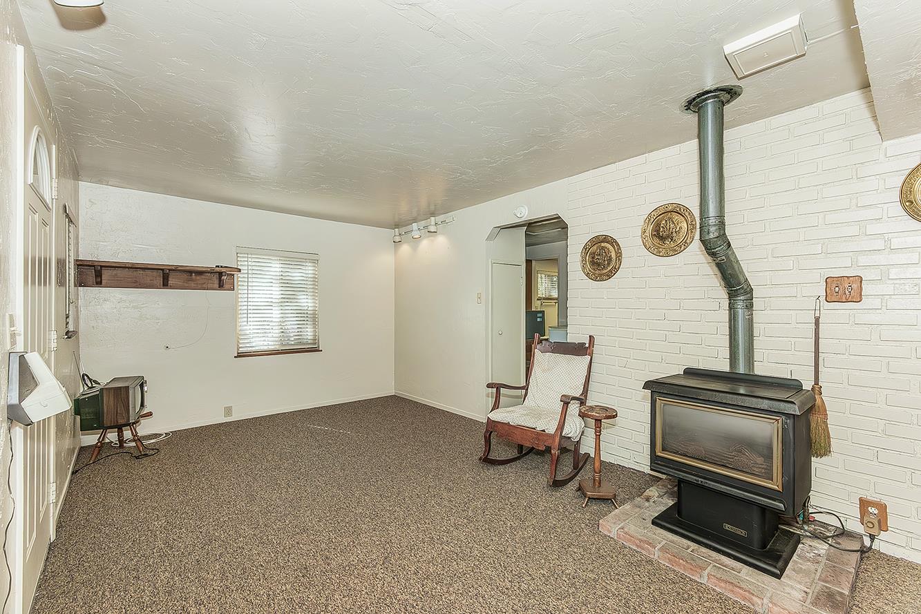 41894 Merriman Ln, Auberry, CA 93602