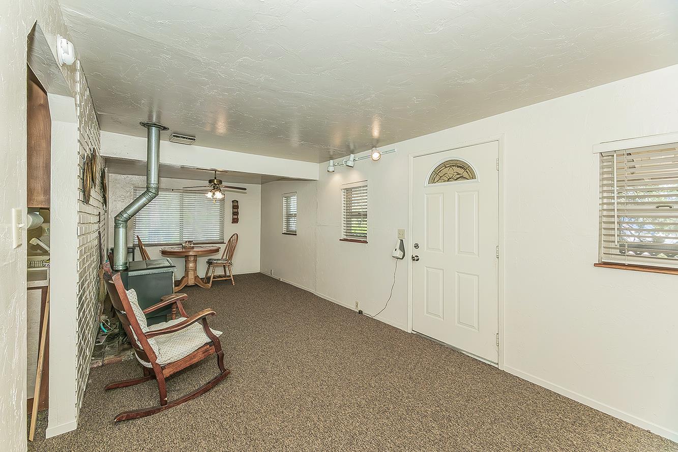 41894 Merriman Ln, Auberry, CA 93602