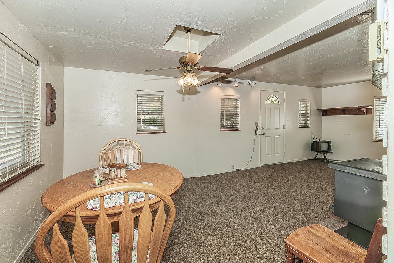 41894 Merriman Ln, Auberry, CA 93602