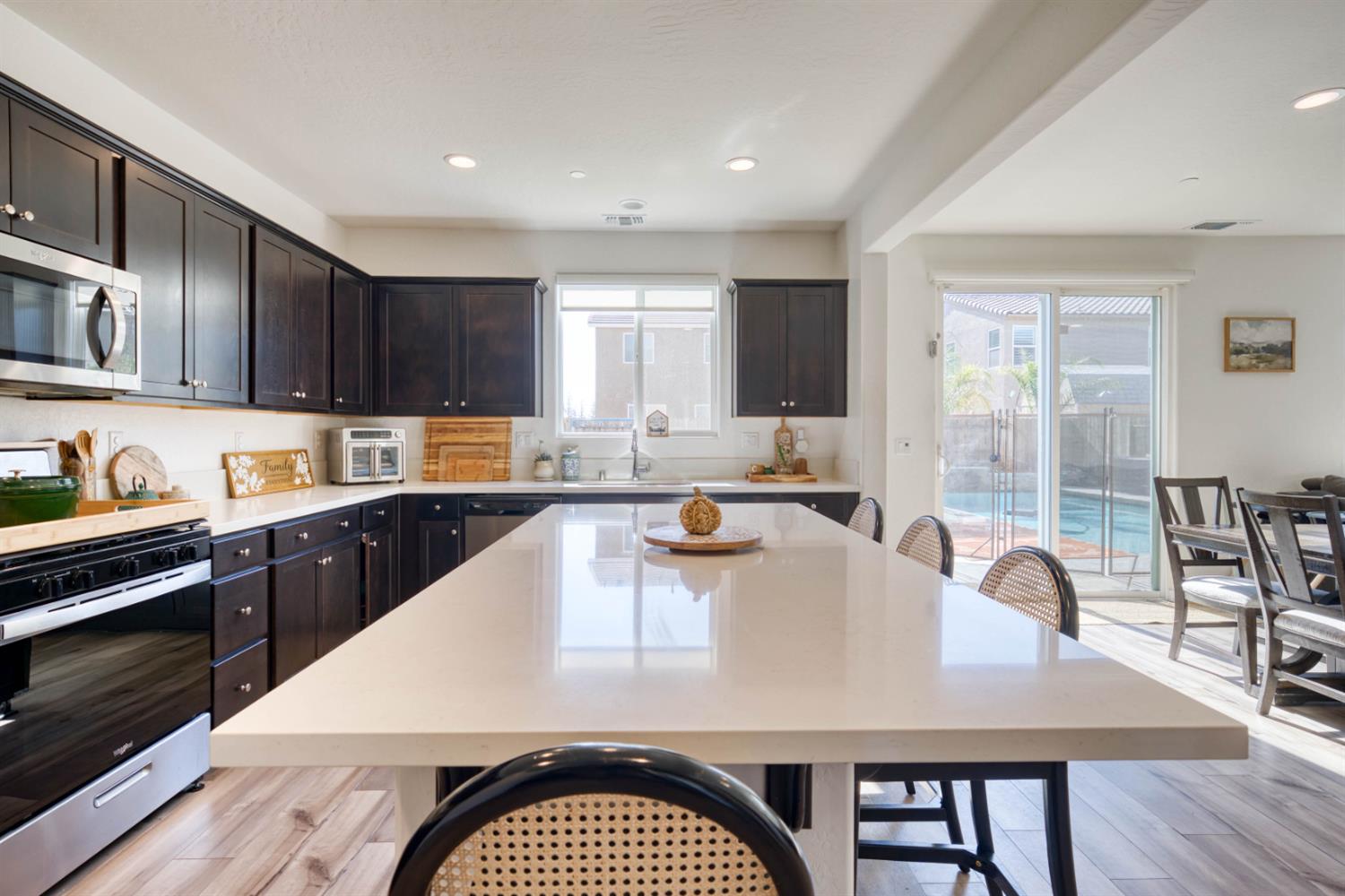 6559 E Berkeley Ave, Fresno, CA 93727