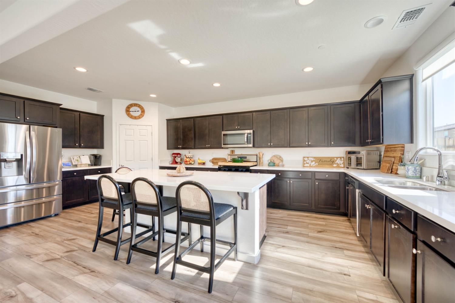 6559 E Berkeley Ave, Fresno, CA 93727