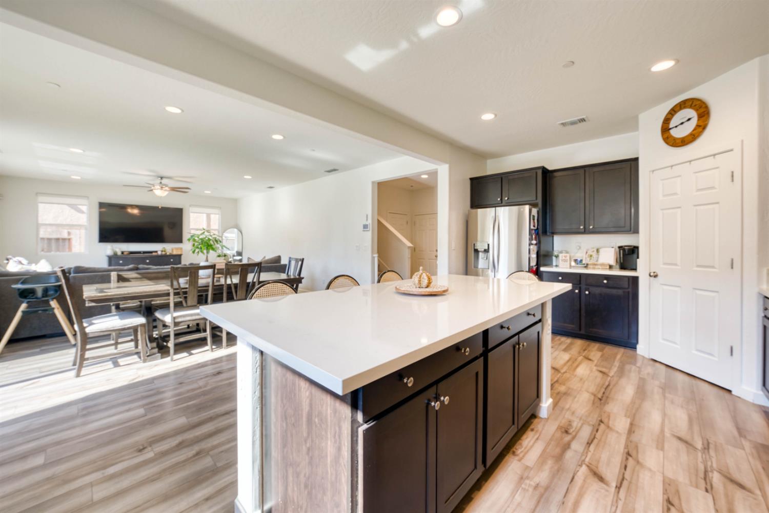 6559 E Berkeley Ave, Fresno, CA 93727