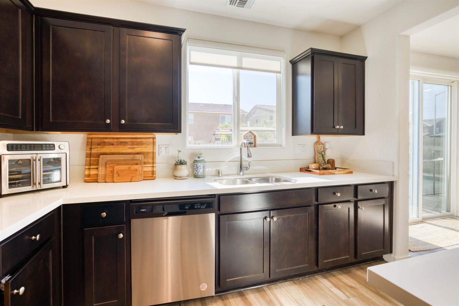 6559 E Berkeley Ave, Fresno, CA 93727