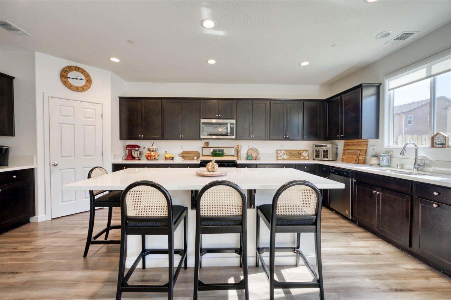 6559 E Berkeley Ave, Fresno, CA 93727