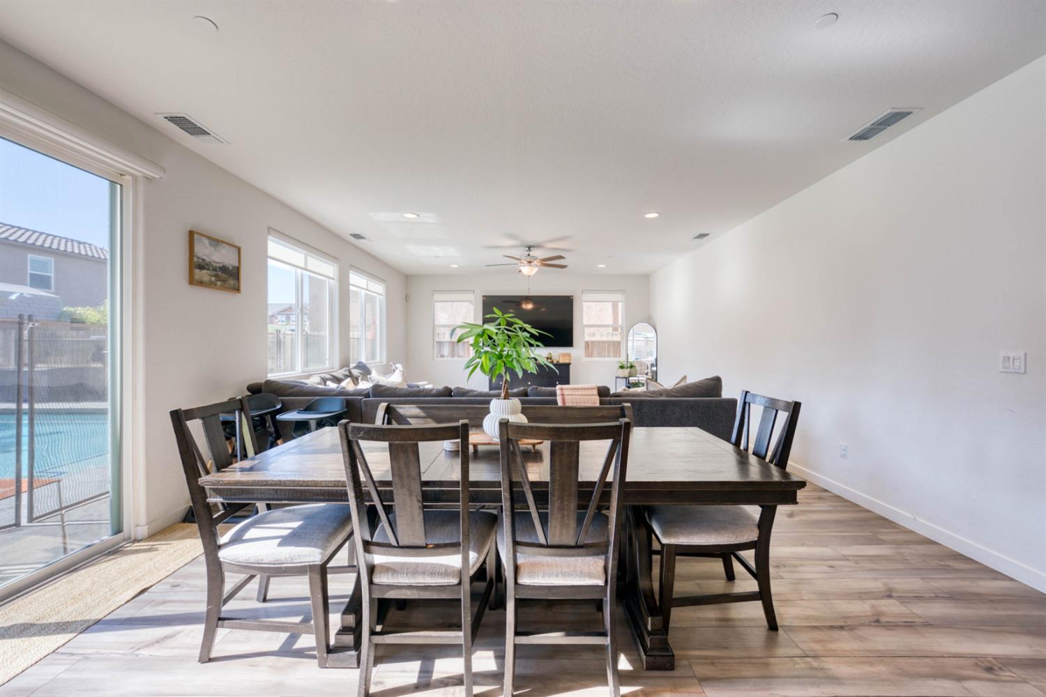 6559 E Berkeley Ave, Fresno, CA 93727