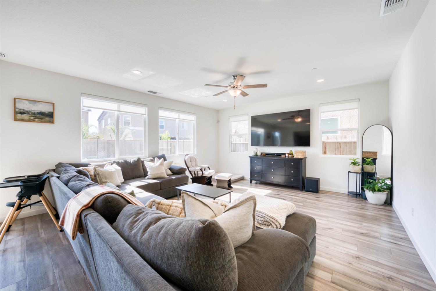 6559 E Berkeley Ave, Fresno, CA 93727