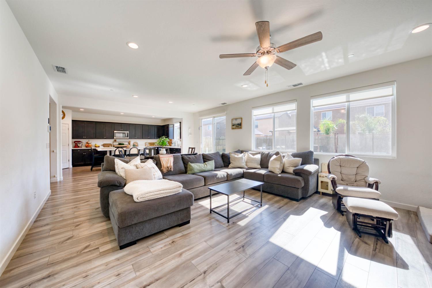 6559 E Berkeley Ave, Fresno, CA 93727