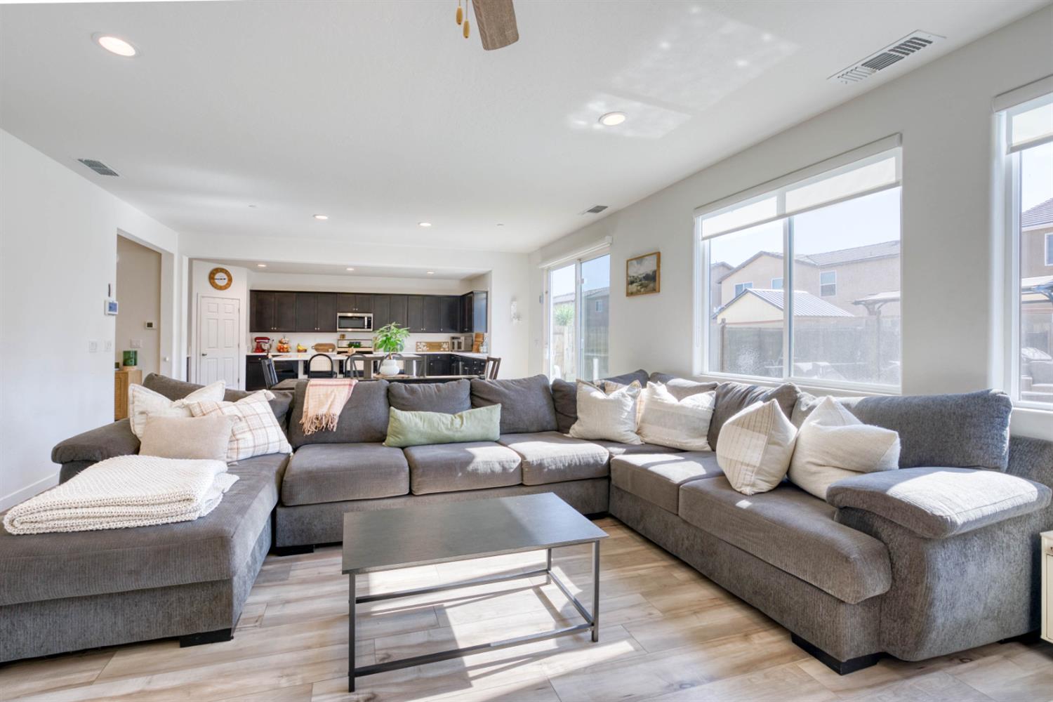 6559 E Berkeley Ave, Fresno, CA 93727