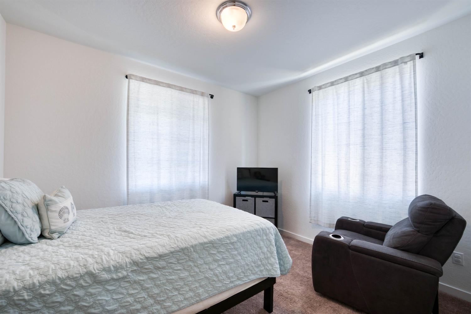 6559 E Berkeley Ave, Fresno, CA 93727