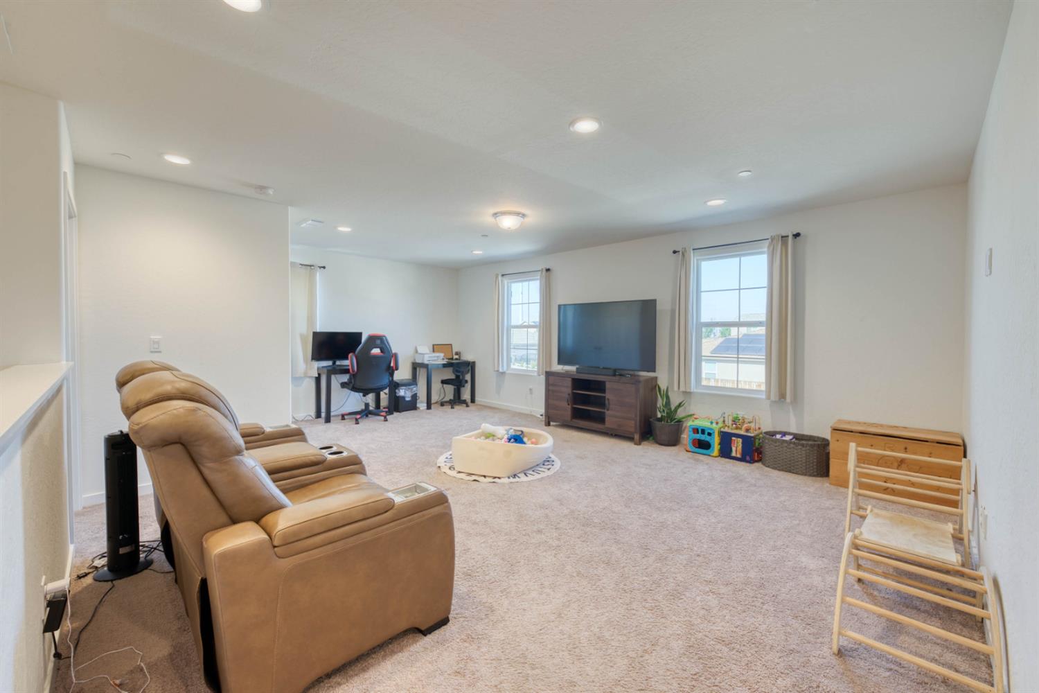 6559 E Berkeley Ave, Fresno, CA 93727