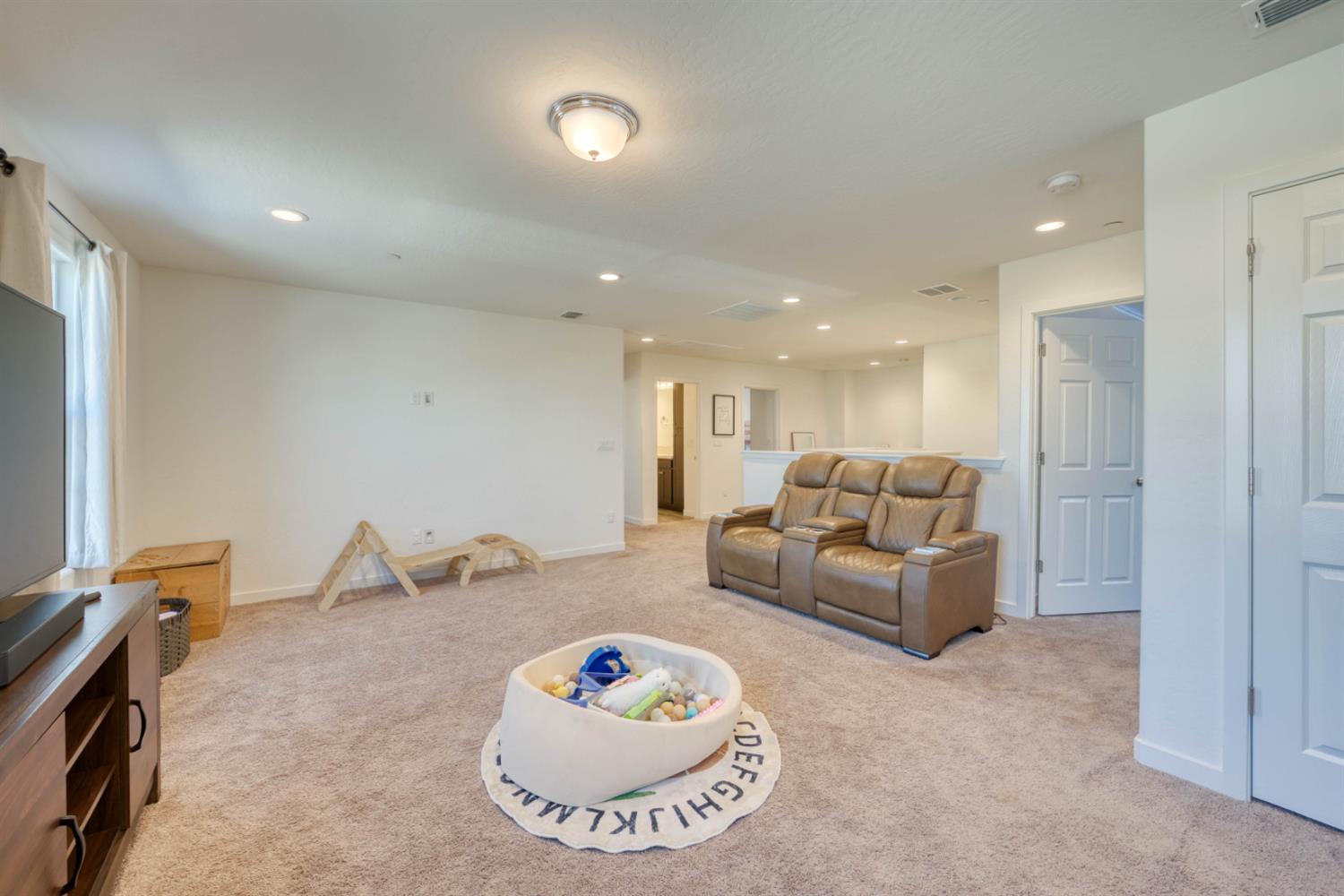 6559 E Berkeley Ave, Fresno, CA 93727