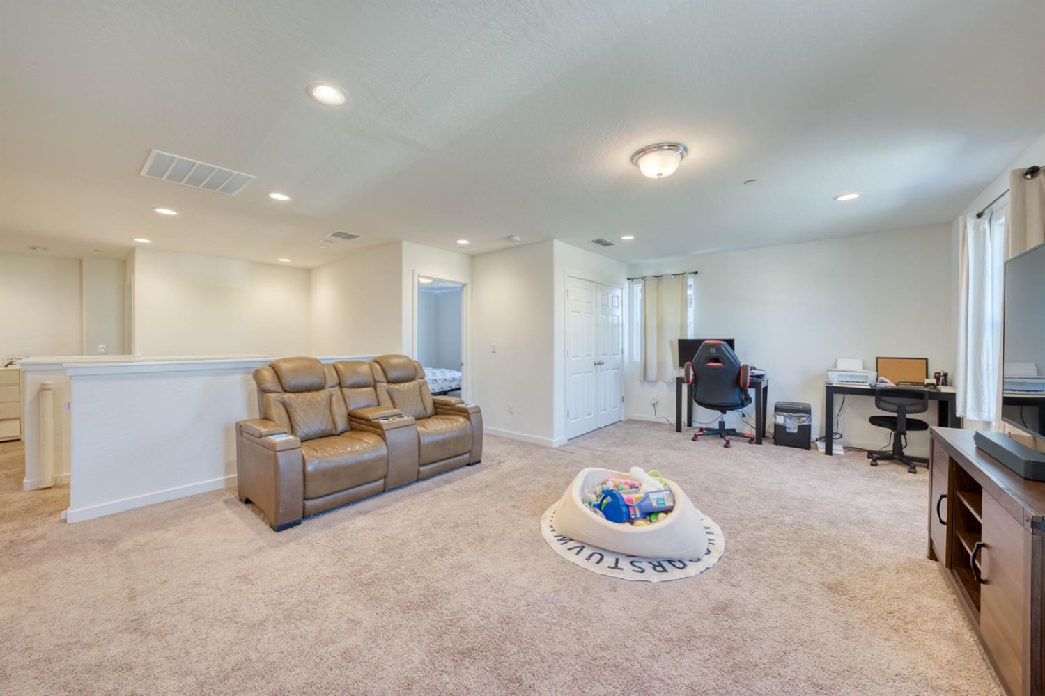 6559 E Berkeley Ave, Fresno, CA 93727