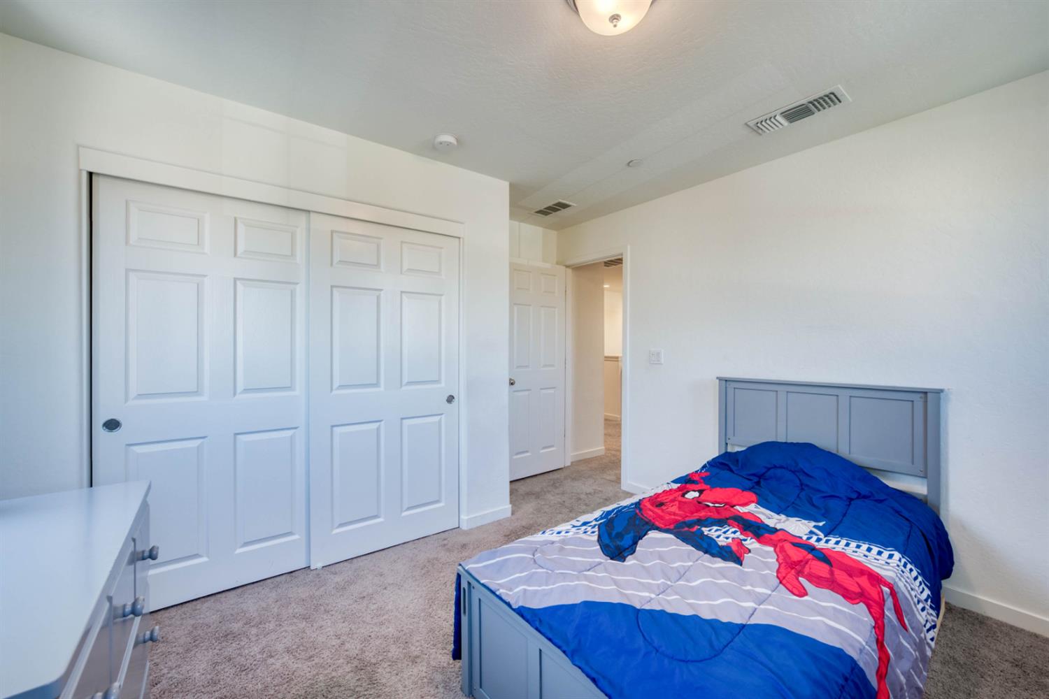 6559 E Berkeley Ave, Fresno, CA 93727