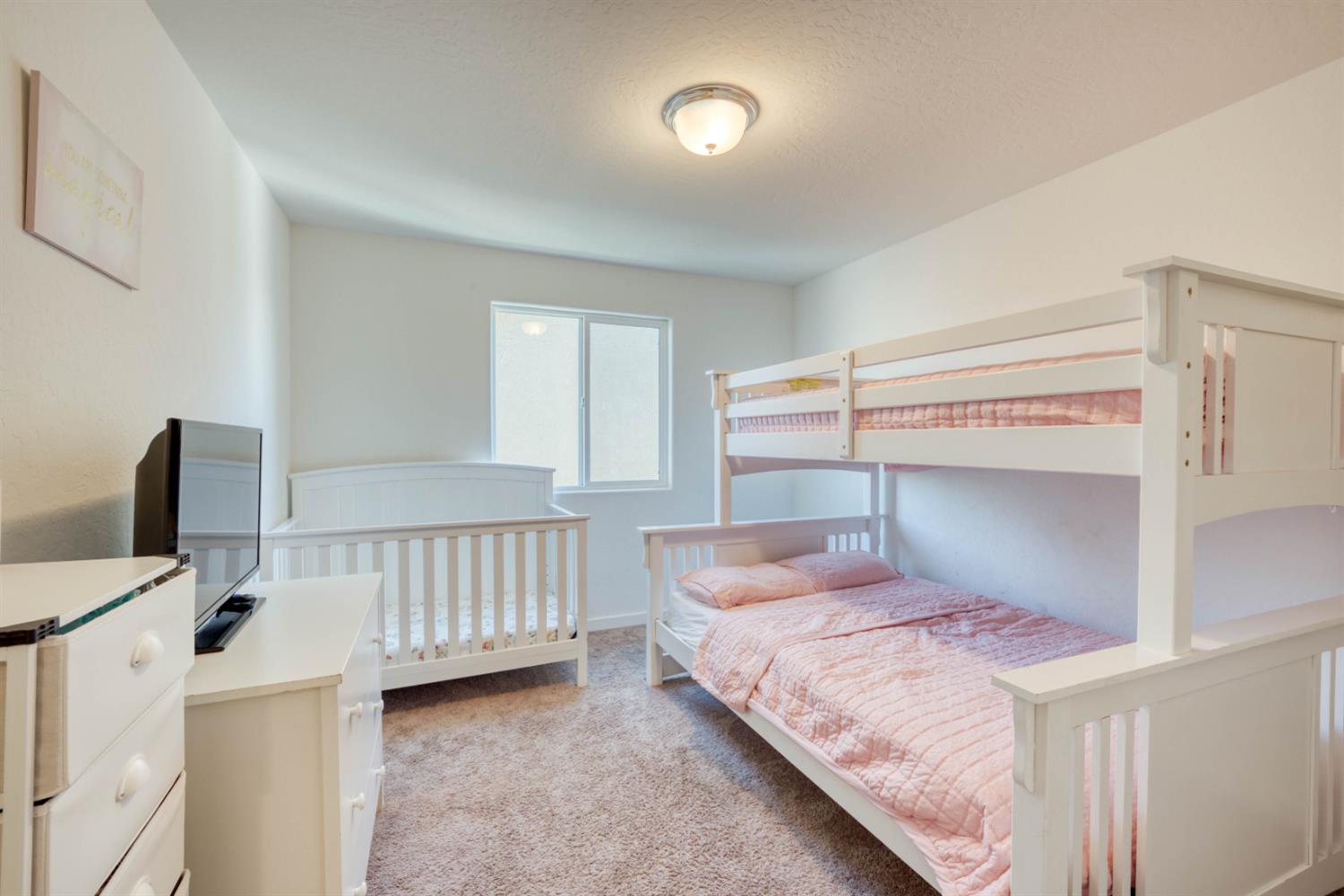 6559 E Berkeley Ave, Fresno, CA 93727