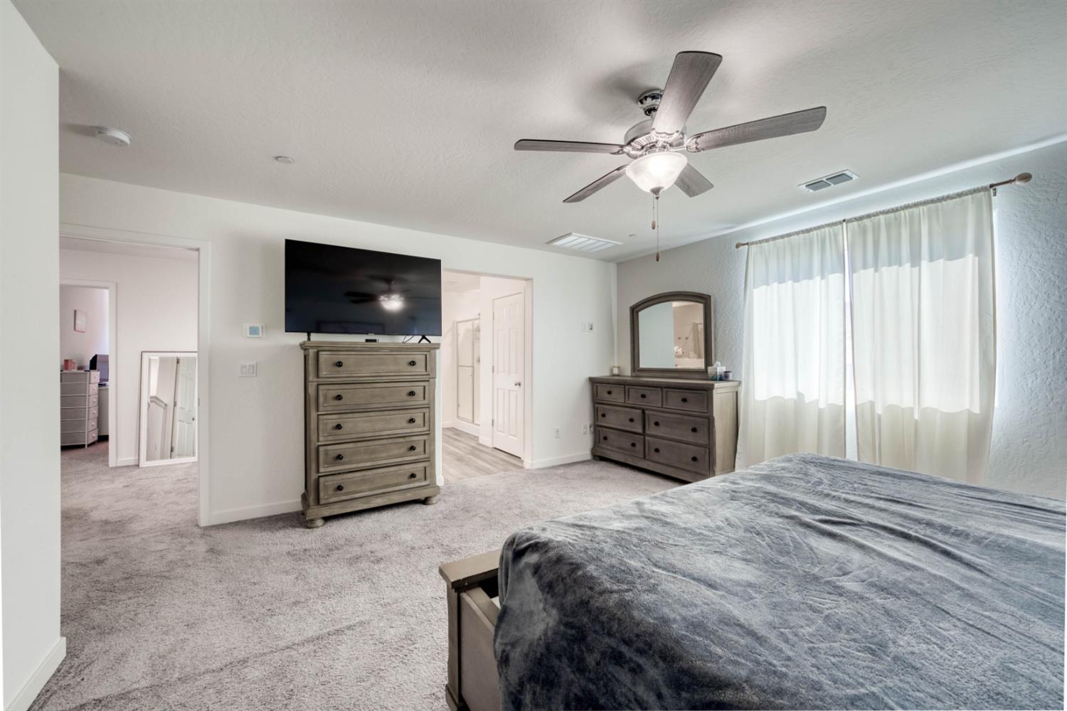 6559 E Berkeley Ave, Fresno, CA 93727