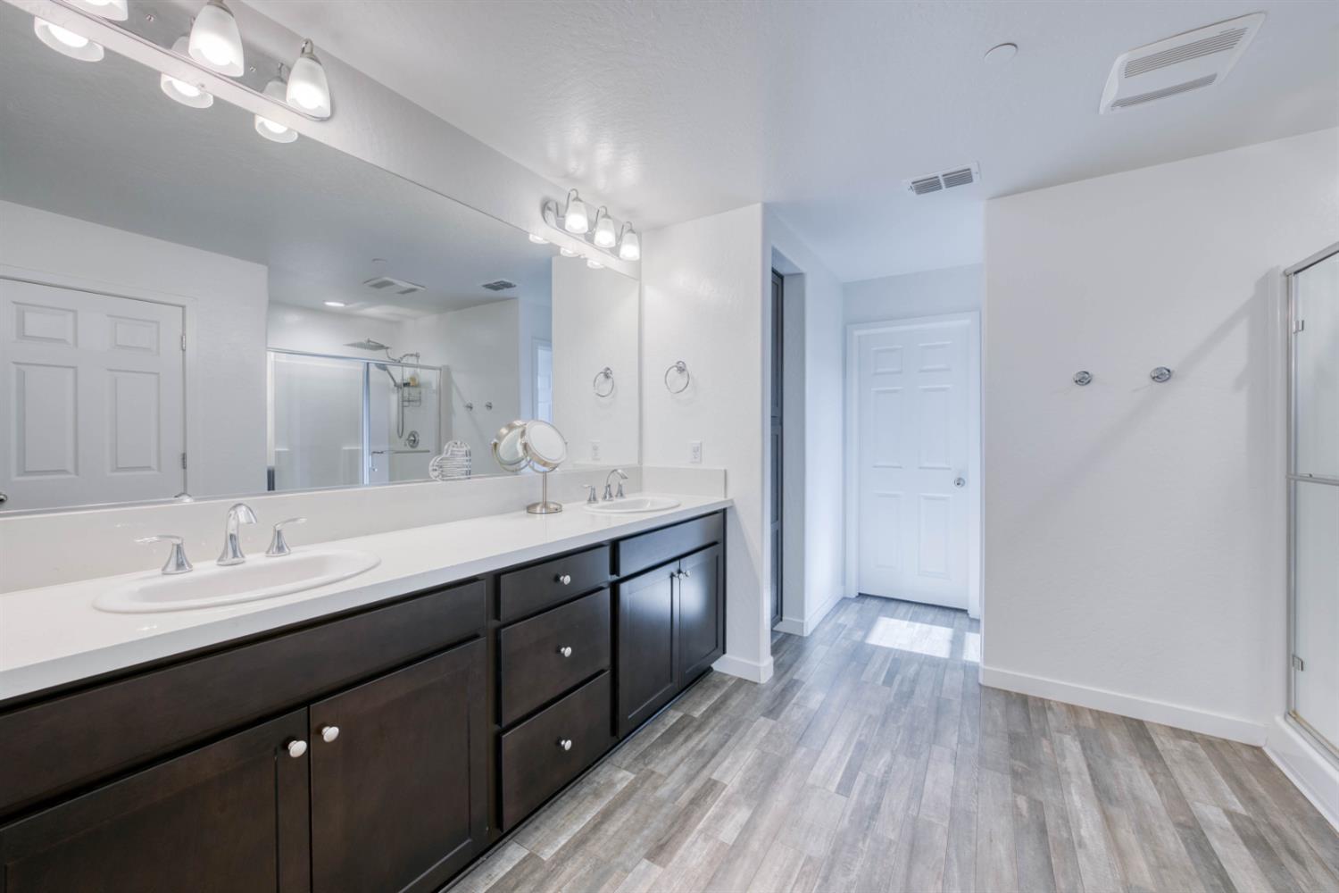 6559 E Berkeley Ave, Fresno, CA 93727