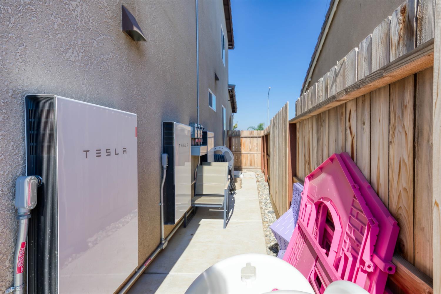 6559 E Berkeley Ave, Fresno, CA 93727