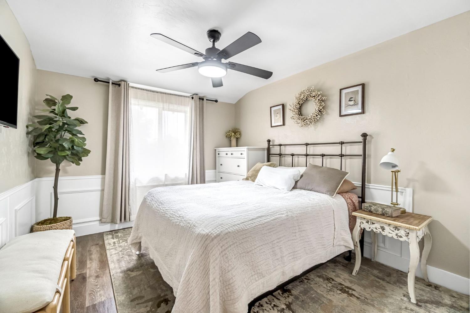 1103 S Linda Vista St, Visalia, CA 93277