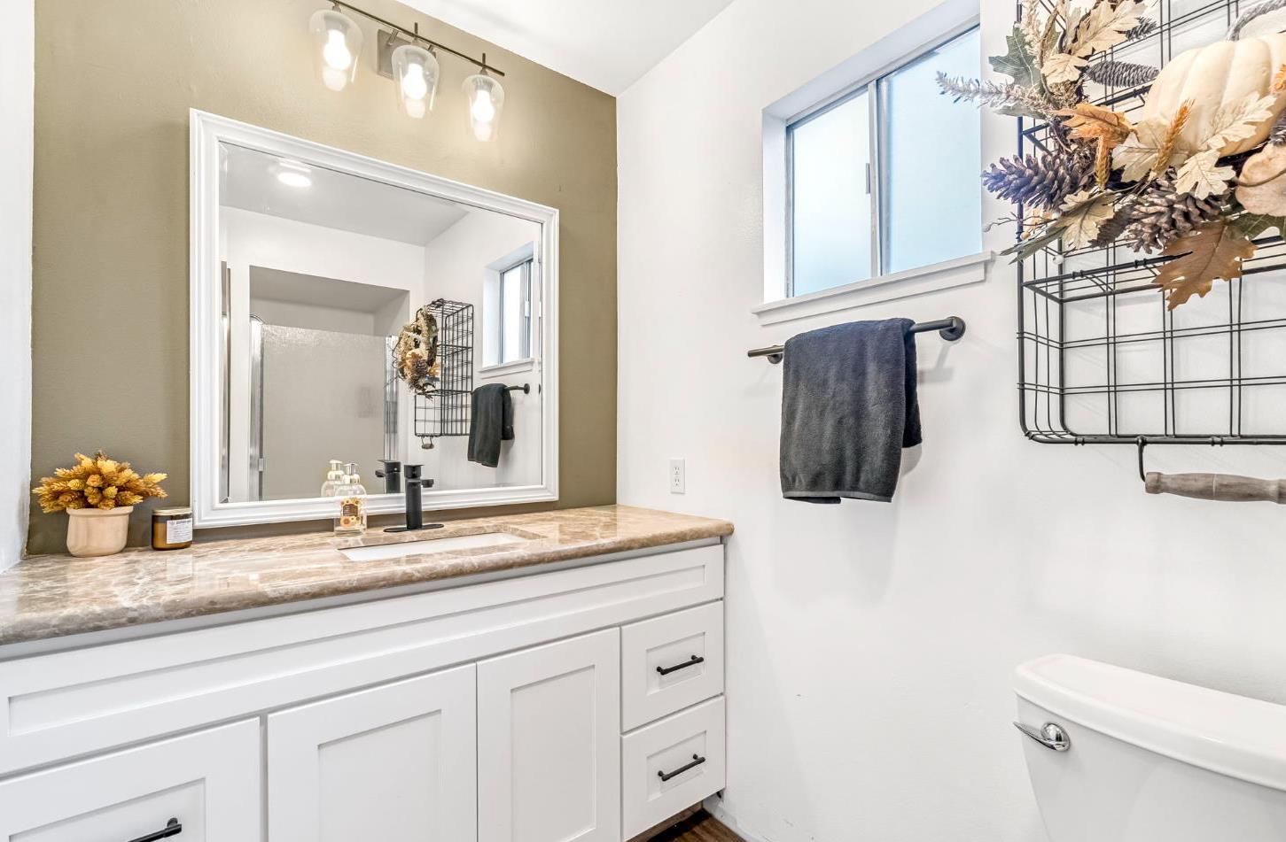 1103 S Linda Vista St, Visalia, CA 93277