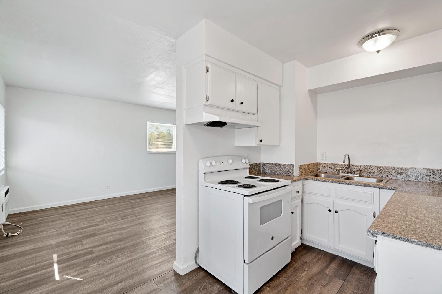 1409 E Cambridge Ave, Fresno, CA 93704