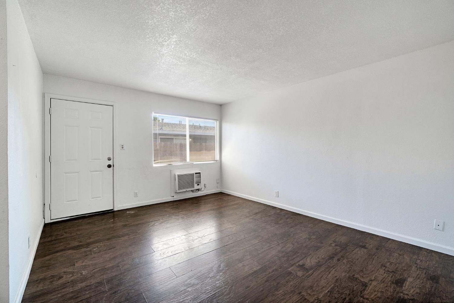 1409 E Cambridge Ave, Fresno, CA 93704