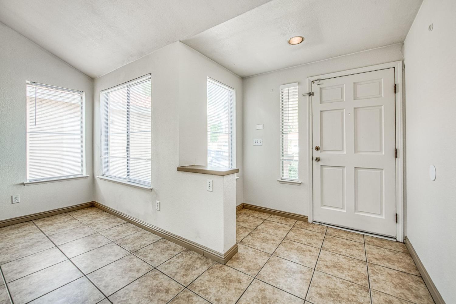 4657 W Berkeley Ave, Fresno, CA 93722